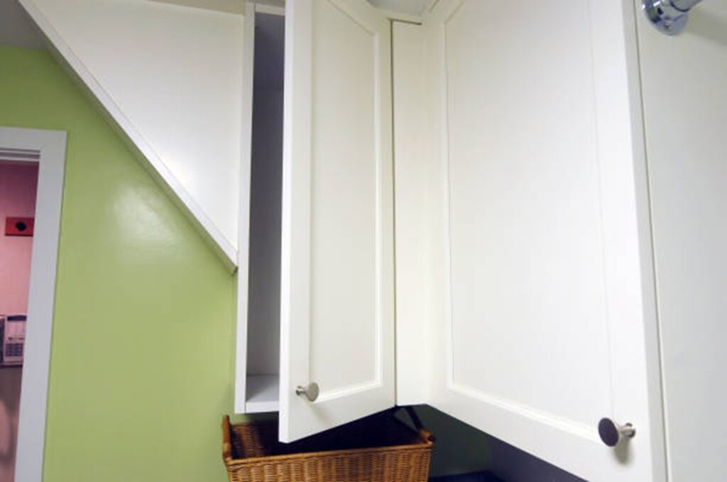 Custom Cabinetry vs. Stock Cabinets What You Really Gain in Fit, Function, and Finish